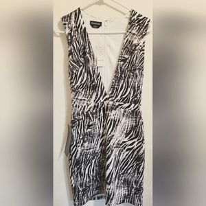 bebe Black and White short with deep V neck Sexy Dress XS/TP NWT NEW
